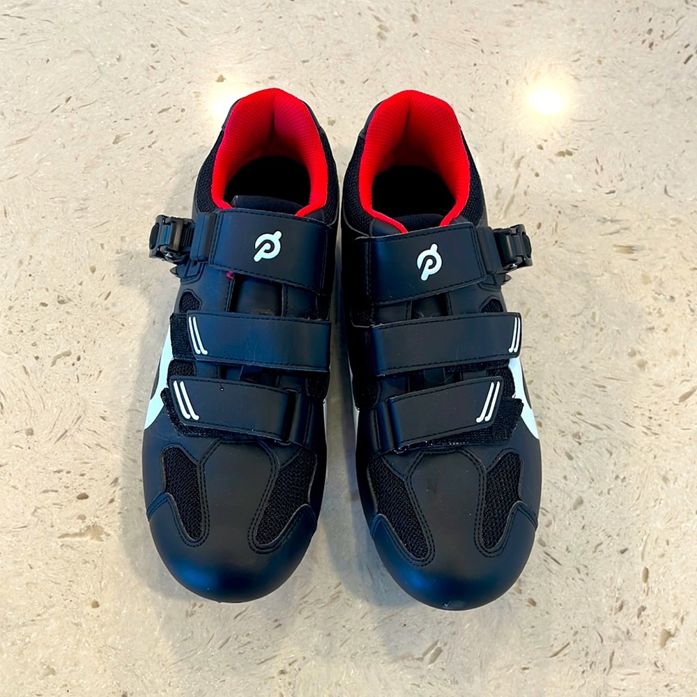 Peloton cycling shoes with cleat